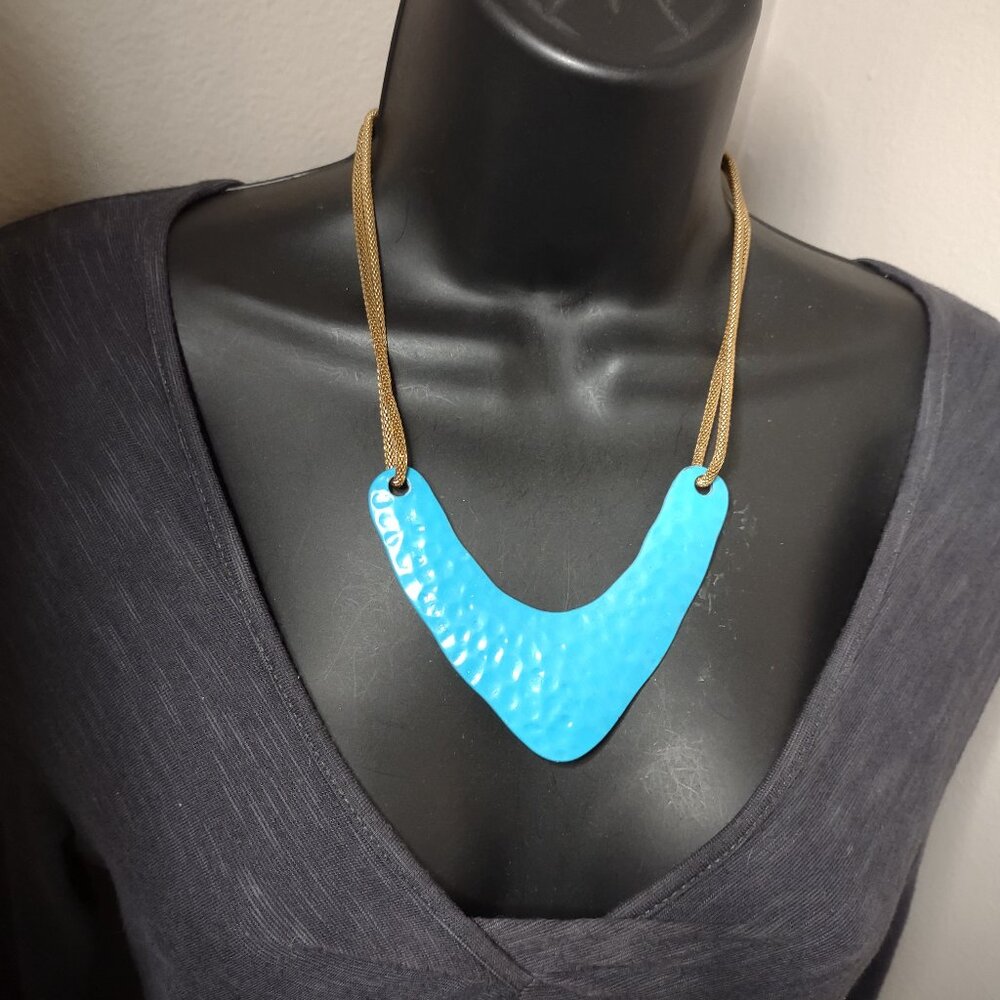 17.5 Inch Heavy Metal Blue V Shaped Necklace